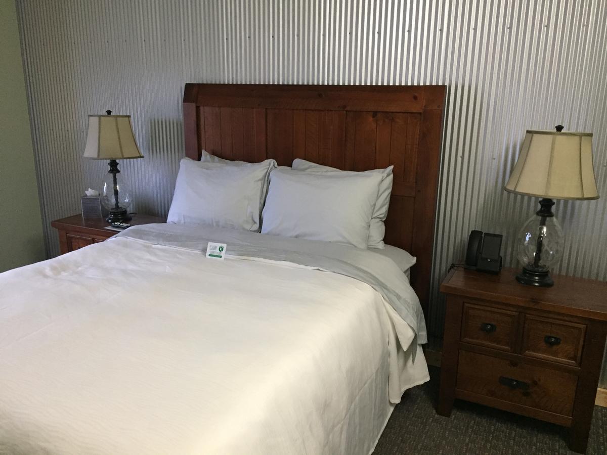 Queen Room,610705176:JPEG
