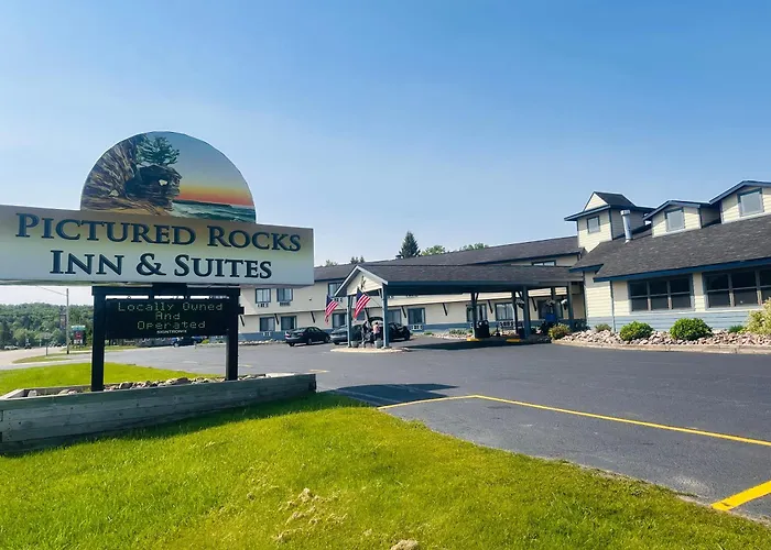 Beach hotel: Pictured Rocks Inn And Suites