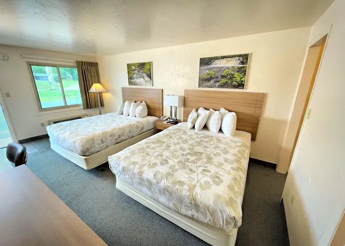 Beach hotel: Alger Falls Motel